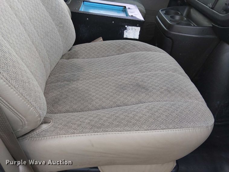 image for item EC1306 2017 Chevrolet Express 2500 van