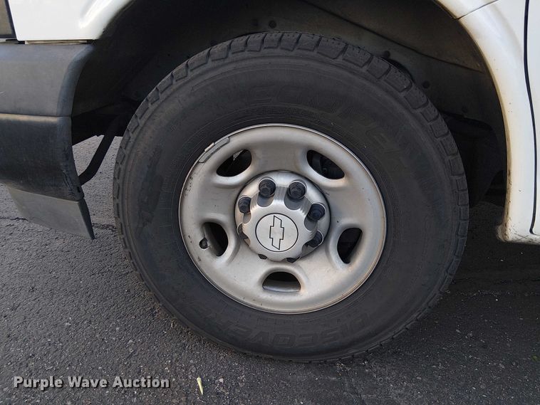 image for item EC1306 2017 Chevrolet Express 2500 van