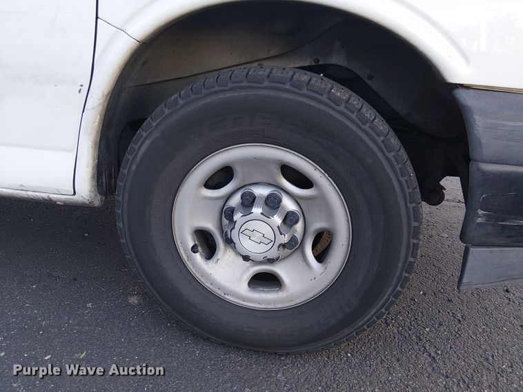 image for item EC1306 2017 Chevrolet Express 2500 van