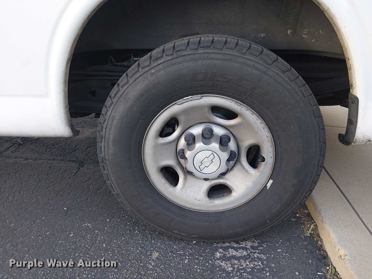 image for item EC1306 2017 Chevrolet Express 2500 van