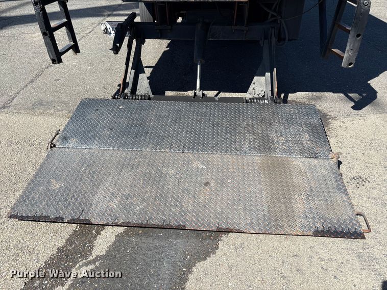 image for item EC8280 2017 Isuzu NRR box truck