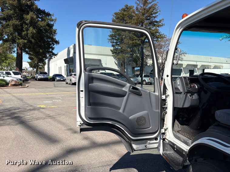 image for item EC8280 2017 Isuzu NRR box truck