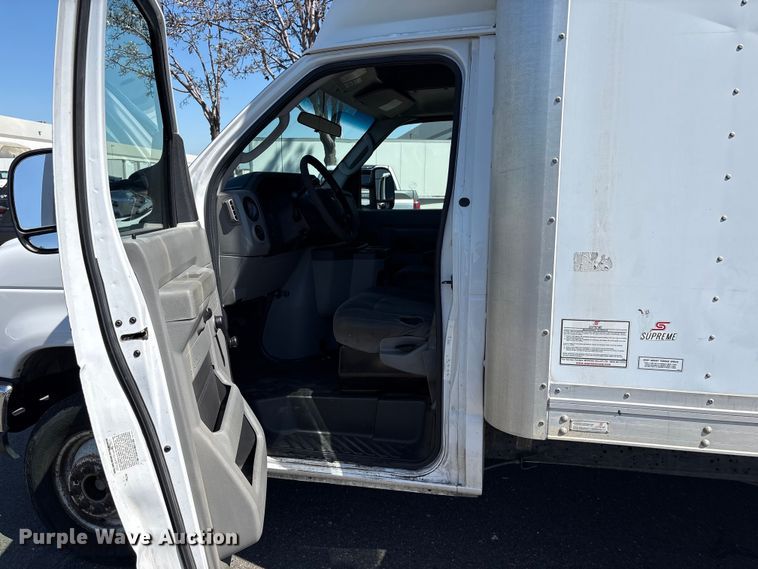 image for item EC8281 2017 Ford E450 box truck