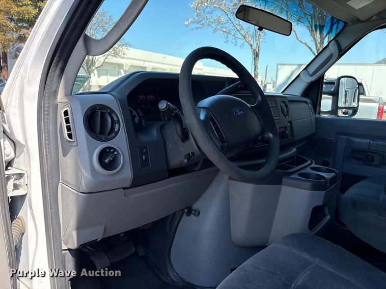 image for item EC8281 2017 Ford E450 box truck