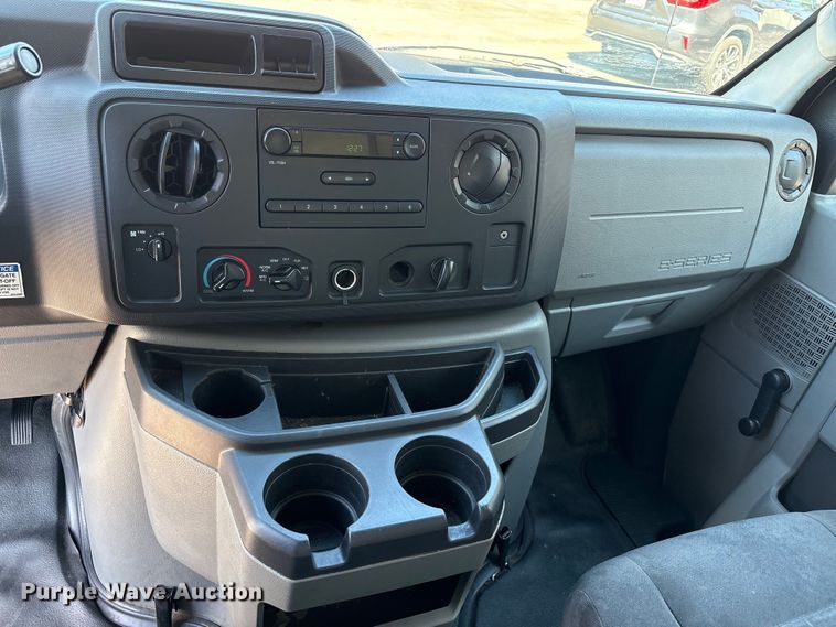 image for item EC8281 2017 Ford E450 box truck