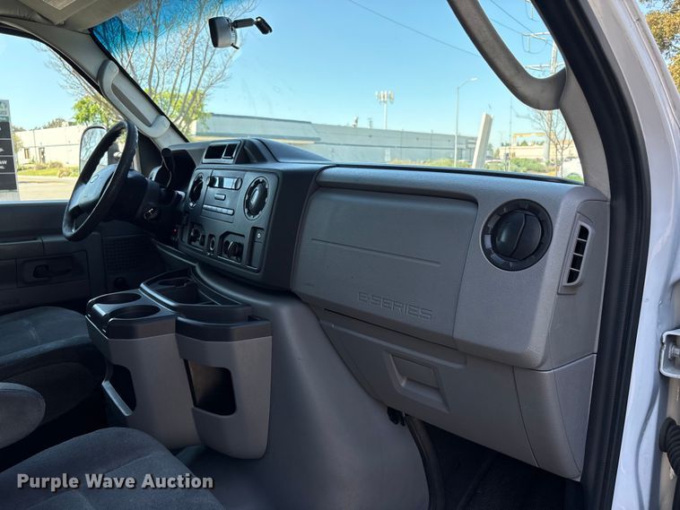 image for item EC8281 2017 Ford E450 box truck