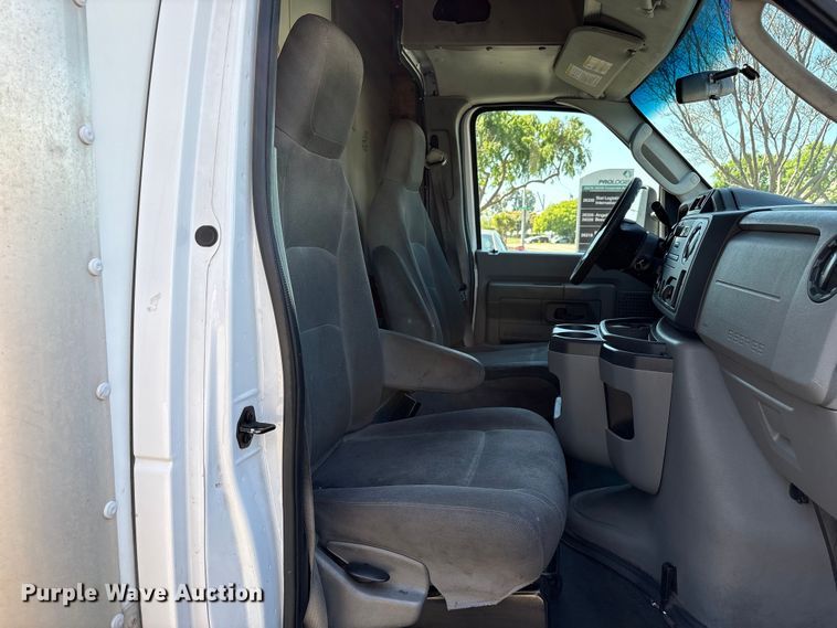 image for item EC8281 2017 Ford E450 box truck