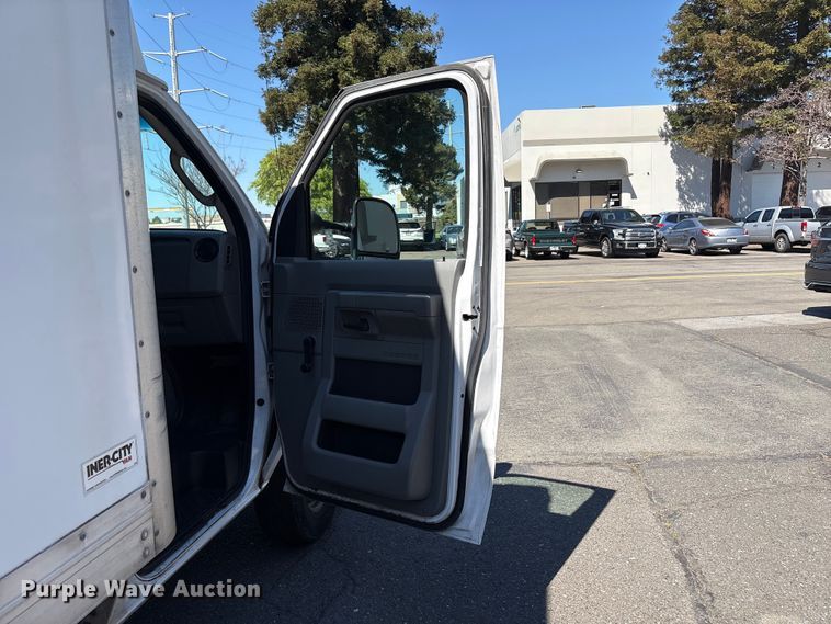 image for item EC8281 2017 Ford E450 box truck