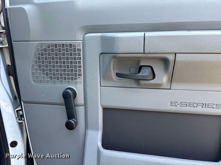 image for item EC8281 2017 Ford E450 box truck