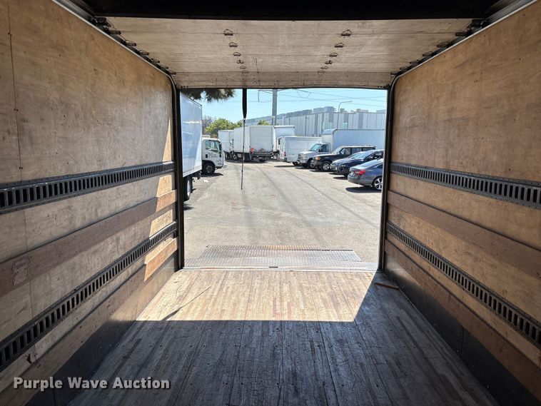 image for item EC8281 2017 Ford E450 box truck