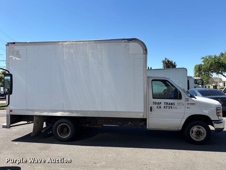 image for item EC8283 2015 Ford E350 Super Duty box truck