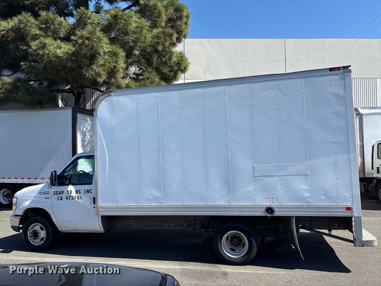 image for item EC8283 2015 Ford E350 Super Duty box truck
