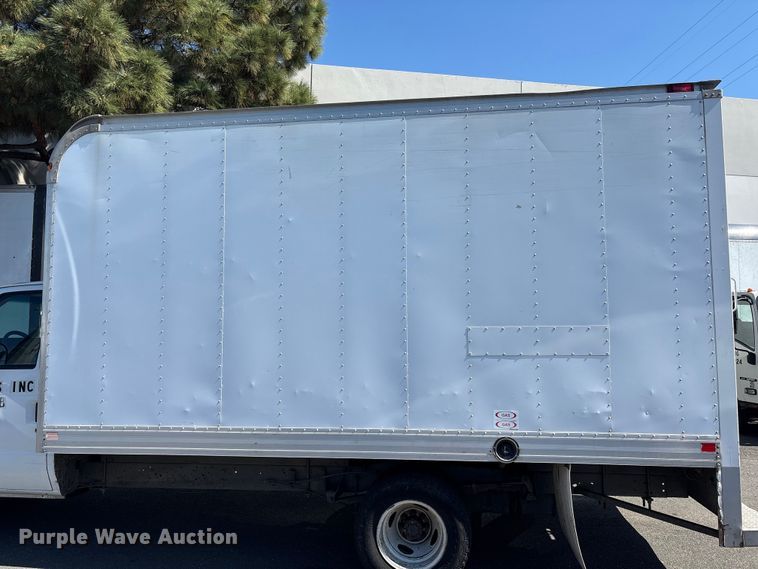 image for item EC8283 2015 Ford E350 Super Duty box truck