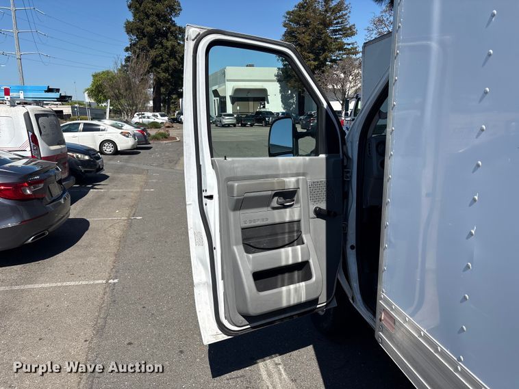 image for item EC8283 2015 Ford E350 Super Duty box truck