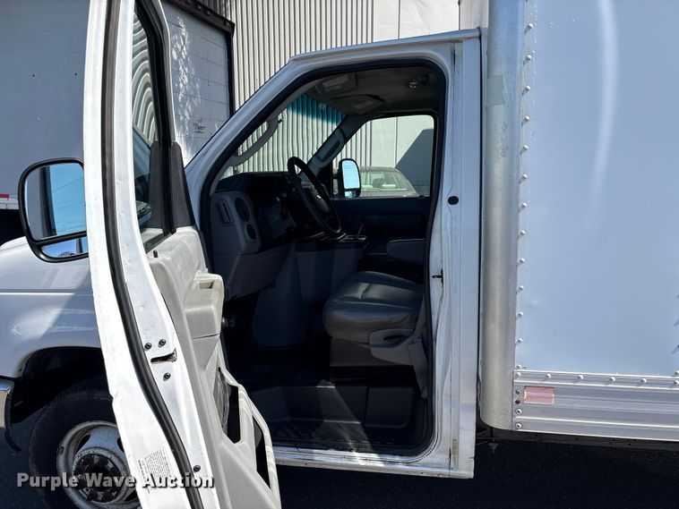 image for item EC8283 2015 Ford E350 Super Duty box truck