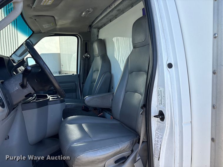 image for item EC8283 2015 Ford E350 Super Duty box truck