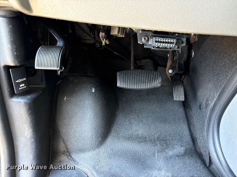 image for item EC8283 2015 Ford E350 Super Duty box truck