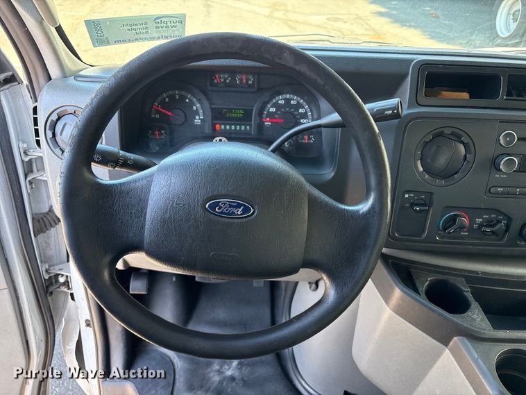 image for item EC8283 2015 Ford E350 Super Duty box truck