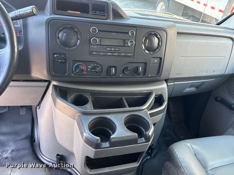 image for item EC8283 2015 Ford E350 Super Duty box truck