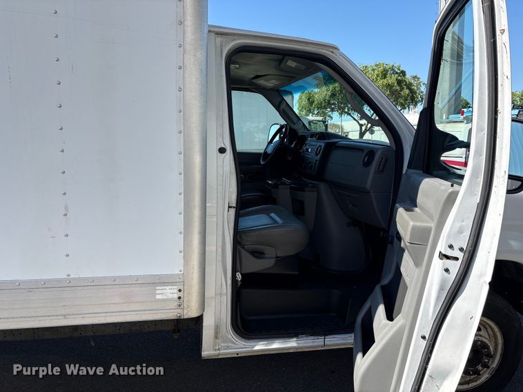 image for item EC8283 2015 Ford E350 Super Duty box truck