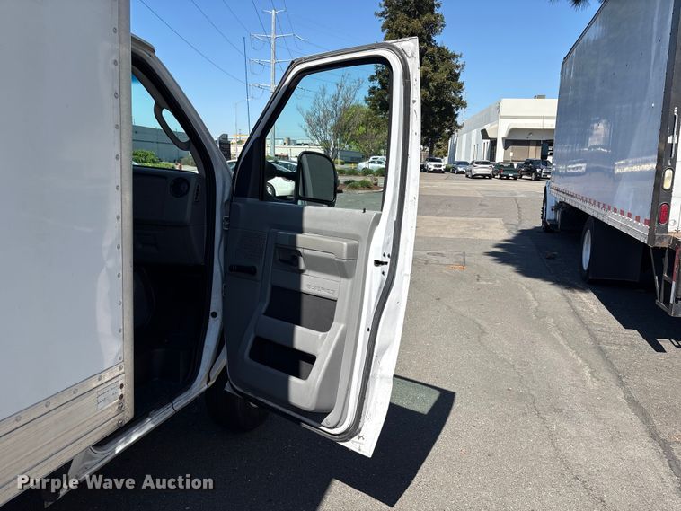image for item EC8283 2015 Ford E350 Super Duty box truck