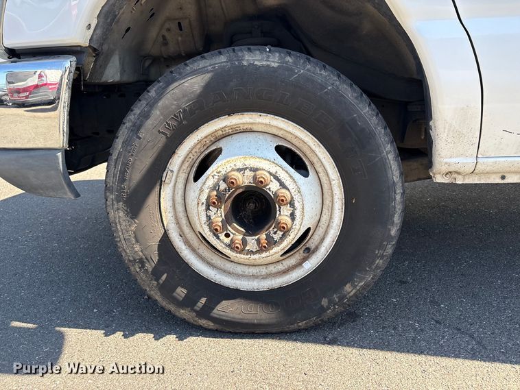 image for item EC8283 2015 Ford E350 Super Duty box truck