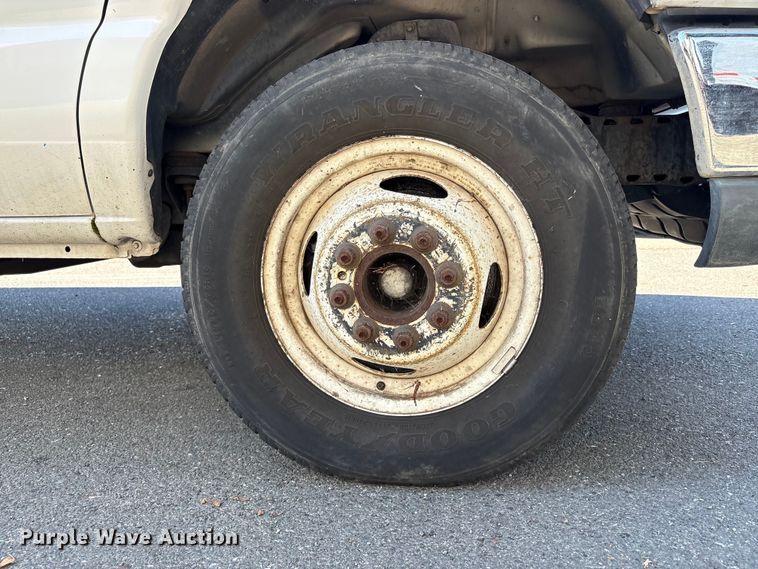 image for item EC8283 2015 Ford E350 Super Duty box truck