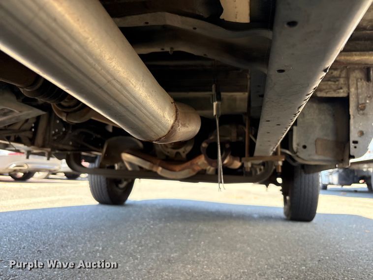 image for item EC8283 2015 Ford E350 Super Duty box truck