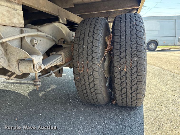 image for item EC8283 2015 Ford E350 Super Duty box truck