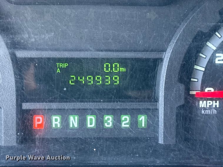 image for item EC8283 2015 Ford E350 Super Duty box truck