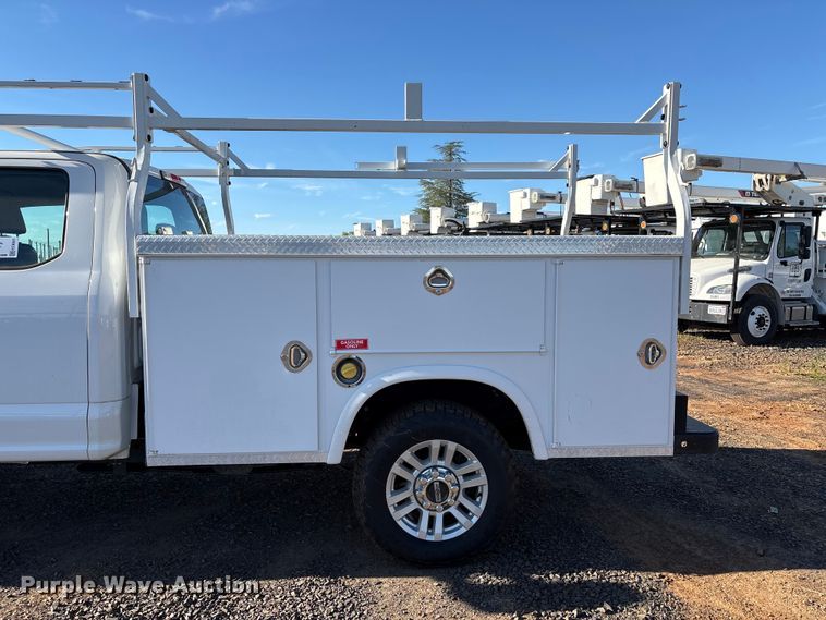image for item EC8301 2019 Ford F250 Super Duty Ext. Cab utility bed pickup truck