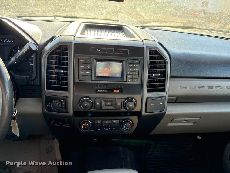 image for item EC8301 2019 Ford F250 Super Duty Ext. Cab utility bed pickup truck