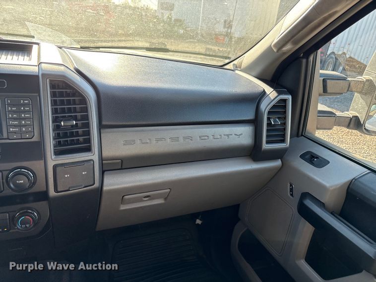 image for item EC8301 2019 Ford F250 Super Duty Ext. Cab utility bed pickup truck