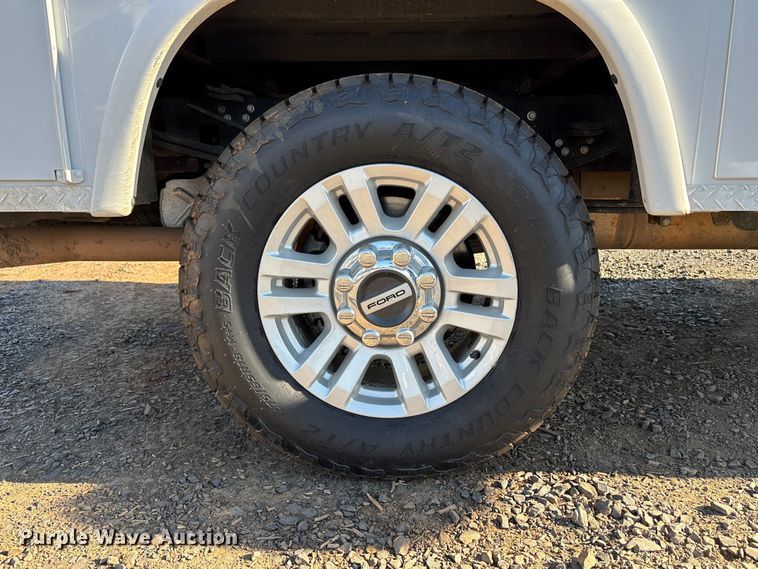 image for item EC8301 2019 Ford F250 Super Duty Ext. Cab utility bed pickup truck