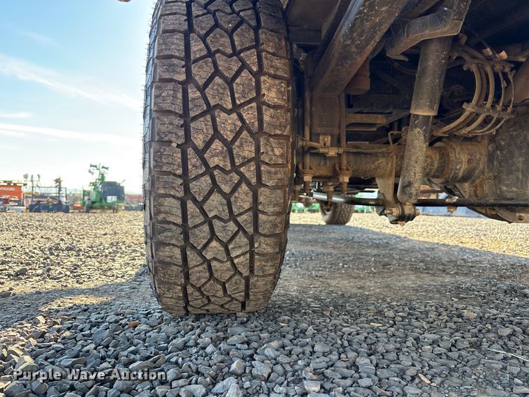 image for item EC8301 2019 Ford F250 Super Duty Ext. Cab utility bed pickup truck