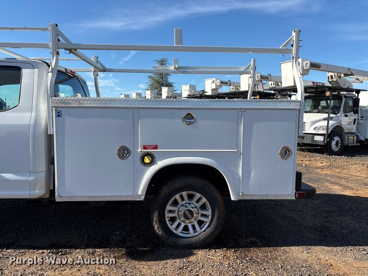 image for item EC8311 2019 Ford F250 Super Duty Ext. Cab utility bed pickup truck