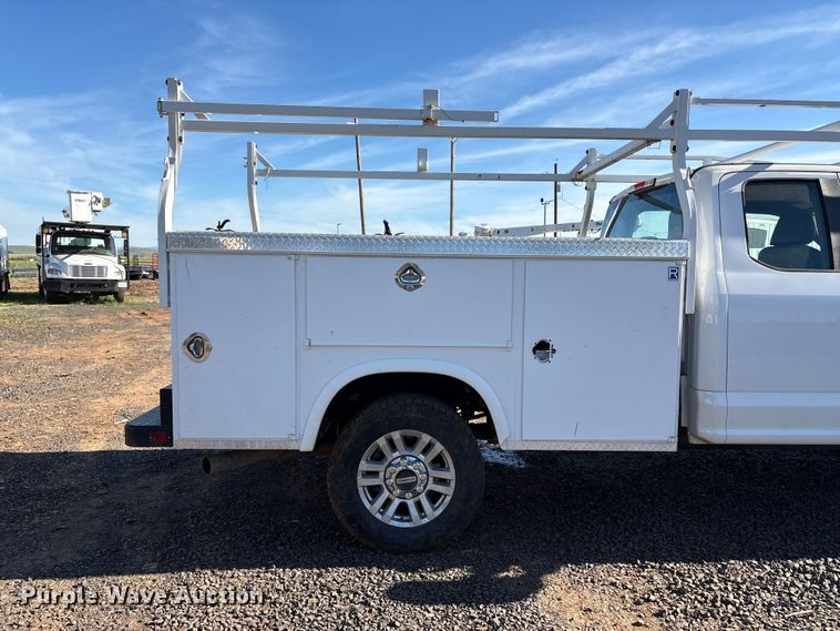 image for item EC8311 2019 Ford F250 Super Duty Ext. Cab utility bed pickup truck