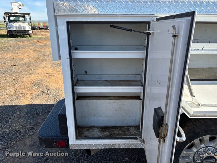 image for item EC8311 2019 Ford F250 Super Duty Ext. Cab utility bed pickup truck