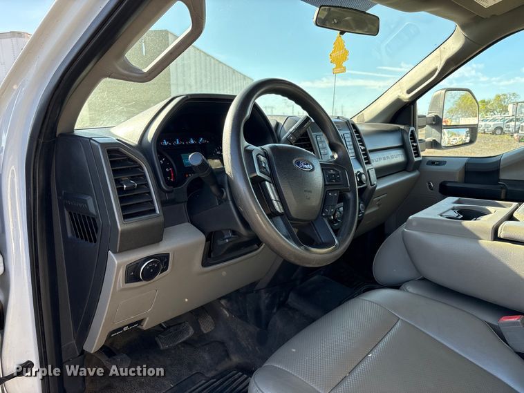 image for item EC8311 2019 Ford F250 Super Duty Ext. Cab utility bed pickup truck