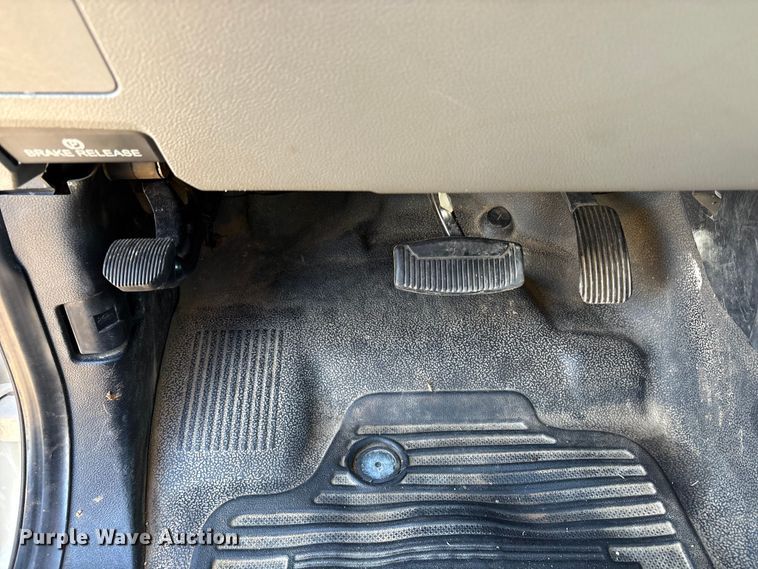 image for item EC8311 2019 Ford F250 Super Duty Ext. Cab utility bed pickup truck