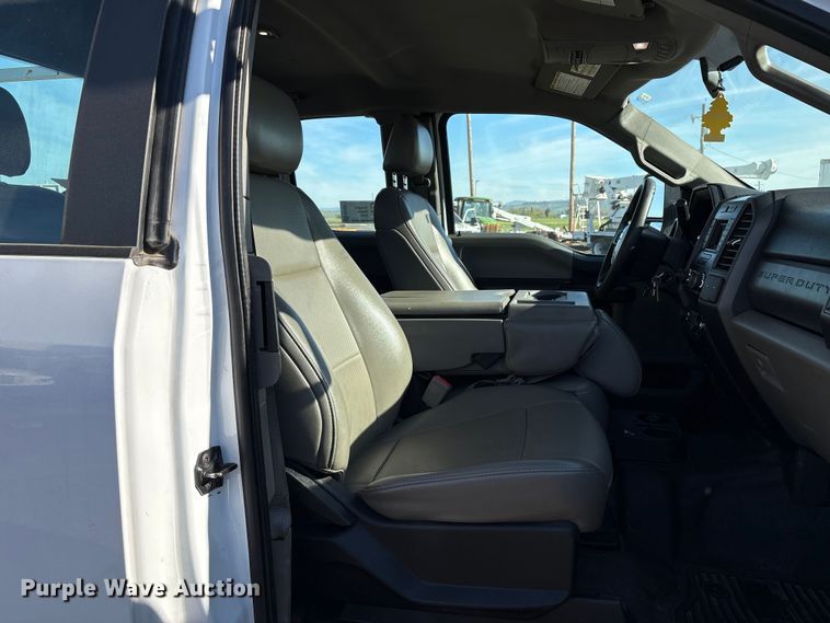 image for item EC8311 2019 Ford F250 Super Duty Ext. Cab utility bed pickup truck