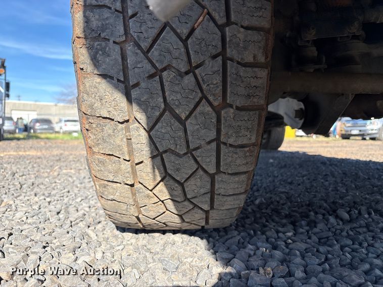 image for item EC8311 2019 Ford F250 Super Duty Ext. Cab utility bed pickup truck