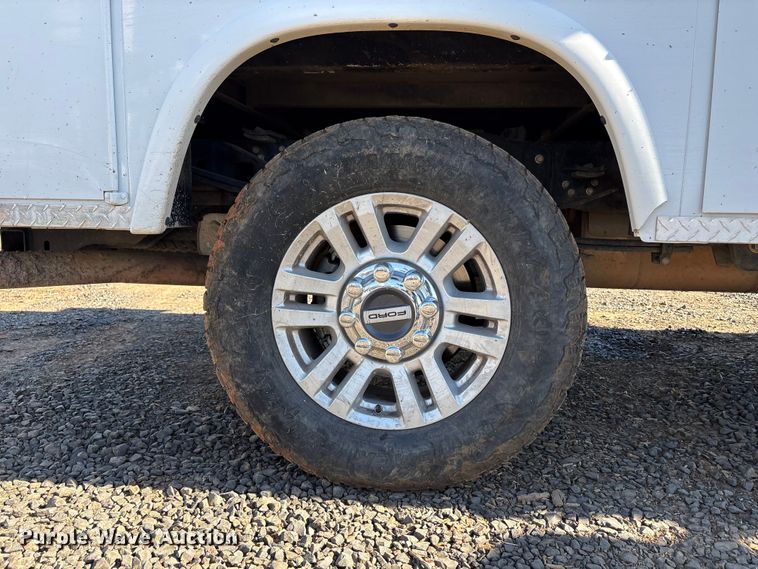 image for item EC8311 2019 Ford F250 Super Duty Ext. Cab utility bed pickup truck