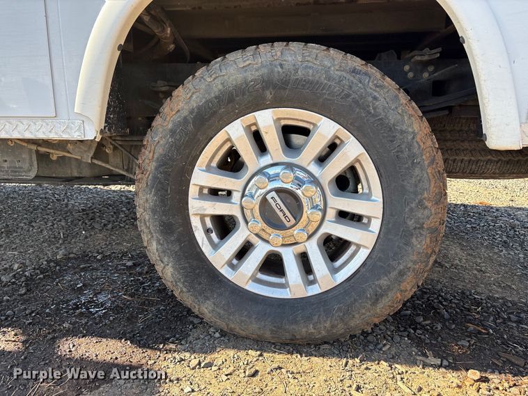 image for item EC8311 2019 Ford F250 Super Duty Ext. Cab utility bed pickup truck