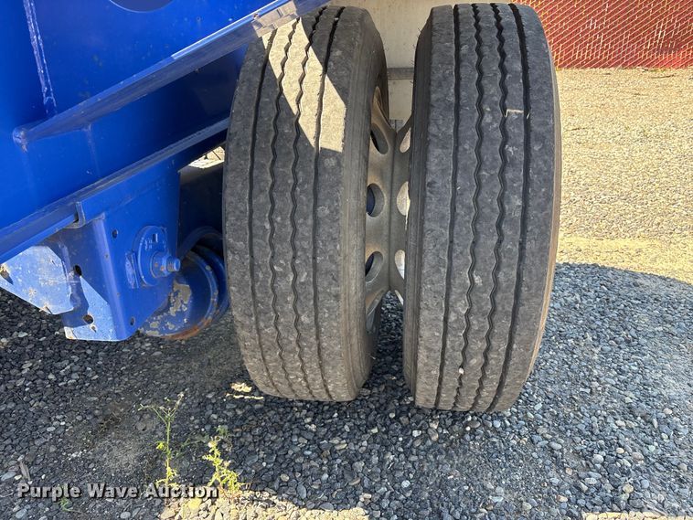 image for item EC8333 2013 Reinke container trailer