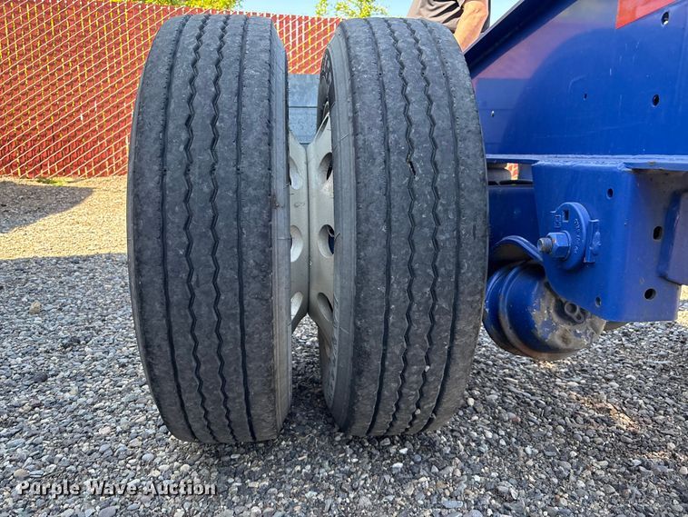 image for item EC8333 2013 Reinke container trailer