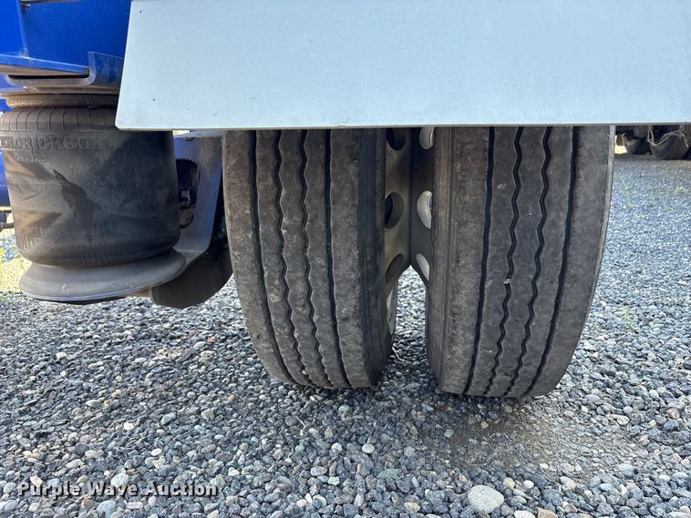 image for item EC8333 2013 Reinke container trailer