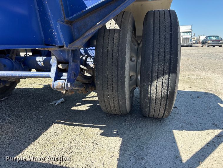 image for item EC8334 2014 Hyundai Translead container trailer