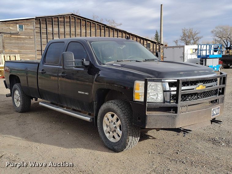image for item EC8978 2013 Chevrolet Silverado 3500HD Crew Cab pickup truck