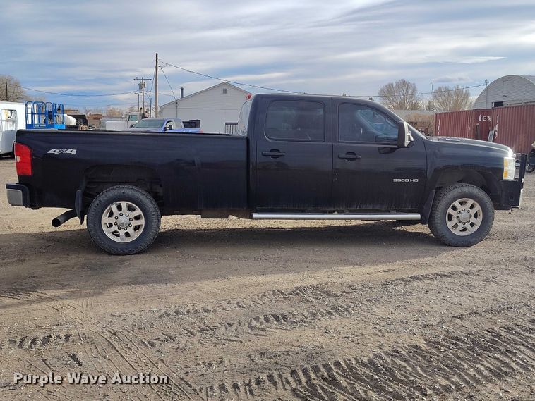 image for item EC8978 2013 Chevrolet Silverado 3500HD Crew Cab pickup truck